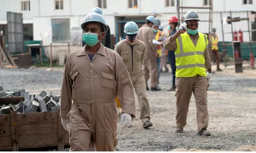 കുവൈത്തിൽ 60 കഴിഞ്ഞവർക്ക് തൊഴിൽ പെർമിറ്റ് പുതുക്കിനൽകില്ലെന്ന തീരുമാനം പുതുതായി എത്തുന്നവർക്ക് മാത്രം ബാധകമാക്കണമെന്ന് ആവശ്യം