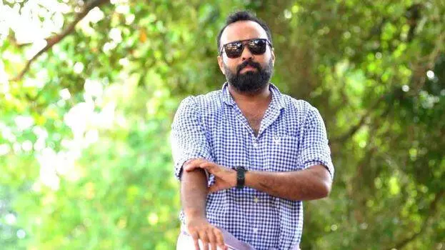 ബോളിവുഡിൽ അരങ്ങേറ്റം കുറിക്കാൻ ഒമർ ലുലു; പുതിയ ചിത്രം പ്രഖ്യാപിച്ച് സംവിധായകൻ