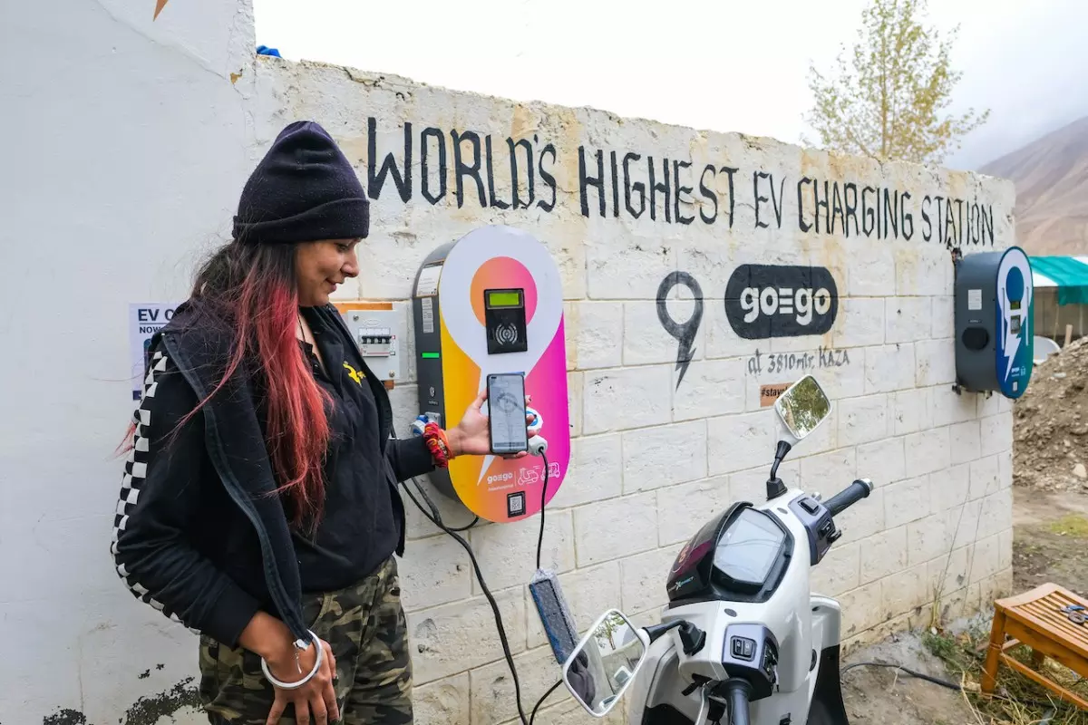 ലോകത്തെ ഏറ്റവും ഉയരം കൂടിയ ചാര്ജിങ് സ്റ്റേഷന് ഇന്ത്യയില്, പ്രത്യേകതകള് അറിയാം ലോകത്തെ ഏറ്റവും ഉയരം കൂടിയ ചാര്ജിങ് സ്റ്റേഷന് ഇന്ത്യയില്, പ്രത്യേകതകള് അറിയാം