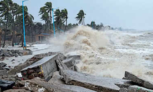 ഗുലാബ് ചുഴലിക്കാറ്റ് ഇന്ന് തീരംതൊടും; ഒഡീഷയിലും ആന്ധ്രയിലും ജാഗ്രത, കേരളത്തില് മഴ ശക്തമാകും ഗുലാബ് ചുഴലിക്കാറ്റ് ഇന്ന് തീരംതൊടും; ഒഡീഷയിലും ആന്ധ്രയിലും ജാഗ്രത, കേരളത്തില് മഴ ശക്തമാകും