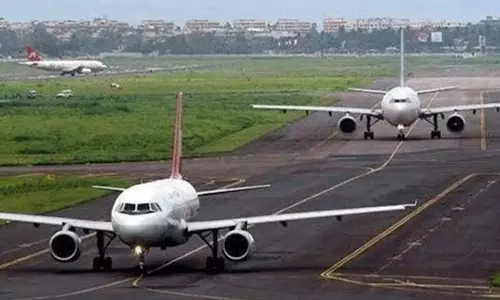 മോശം കാലാവസ്ഥ; കണ്ണൂരും മംഗലുരുവിലും ഇറങ്ങേണ്ട വിമാനങ്ങൾ നെടുമ്പാശേരിയിൽ ഇറക്കി മോശം കാലാവസ്ഥ; കണ്ണൂരും മംഗലുരുവിലും ഇറങ്ങേണ്ട വിമാനങ്ങൾ നെടുമ്പാശേരിയിൽ ഇറക്കി