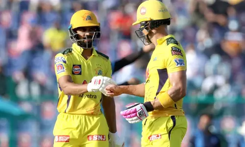 ഉദ്വേഗം അവസാന പന്തുവരെ! കൊല്ക്കത്തെയെയും കീഴടക്കി ചെന്നൈ മുന്നോട്ട് ഉദ്വേഗം അവസാന പന്തുവരെ! കൊല്ക്കത്തെയെയും കീഴടക്കി ചെന്നൈ മുന്നോട്ട്