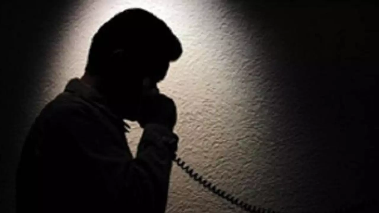 മുഖ്യമന്ത്രിയുടെ വസതിയിൽ ഫോൺ വിളിച്ചു ഭീഷണിപ്പെടുത്തിയയാൾ അറസ്റ്റിൽ മുഖ്യമന്ത്രിയുടെ വസതിയിൽ ഫോൺ വിളിച്ചു ഭീഷണിപ്പെടുത്തിയയാൾ അറസ്റ്റിൽ