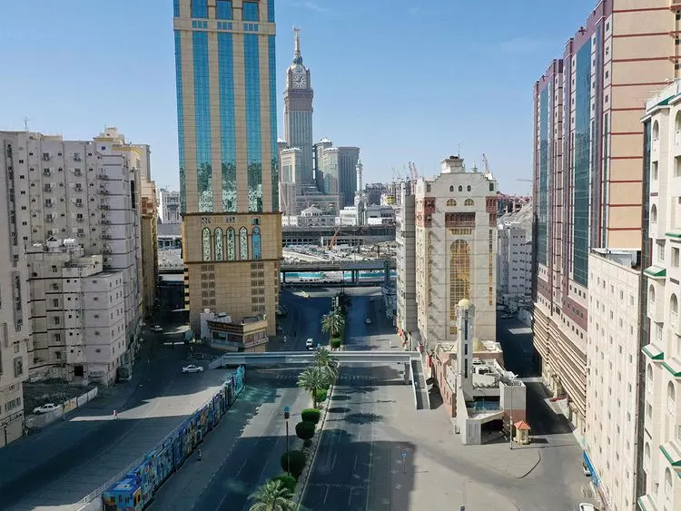 മക്കയിലെ നഗരങ്ങളില് ട്രക്കുകള്ക്ക് വിലക്ക്; ടാങ്കറുകളും നിര്മാണ വാഹനങ്ങളും പാടില്ല മക്കയിലെ നഗരങ്ങളില് ട്രക്കുകള്ക്ക് വിലക്ക്; ടാങ്കറുകളും നിര്മാണ വാഹനങ്ങളും പാടില്ല