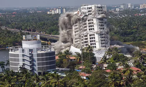 മരട് ഫ്ലാറ്റ് പൊളിക്കല്; പരിസ്ഥിതി നാശത്തെക്കുറിച്ച് കേരള ഹരിത ട്രൈബ്യൂണൽ റിപ്പോര്ട്ട് തേടി മരട് ഫ്ലാറ്റ് പൊളിക്കല്; പരിസ്ഥിതി നാശത്തെക്കുറിച്ച് കേരള ഹരിത ട്രൈബ്യൂണൽ റിപ്പോര്ട്ട് തേടി