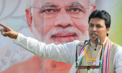 കോടതിയലക്ഷ്യം കാര്യമാക്കേണ്ട, പൊലീസിനെ ഞാന് നോക്കിക്കൊള്ളാം; വിവാദ പ്രസ്താവനയുമായി ത്രിപുര മുഖ്യമന്ത്രി കോടതിയലക്ഷ്യം കാര്യമാക്കേണ്ട, പൊലീസിനെ ഞാന് നോക്കിക്കൊള്ളാം; വിവാദ പ്രസ്താവനയുമായി ത്രിപുര മുഖ്യമന്ത്രി