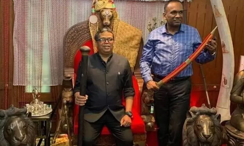 ഉന്നതരുടെ പട്ടികയില്‍ മന്ത്രി, ഡിഐജി, മുന്‍ ഡിജിപി, സൂപ്പര്‍സ്റ്റാര്‍, എംപി, നടിമാര്‍...; ചെറിയ മീനല്ല മോന്‍സണ്‍