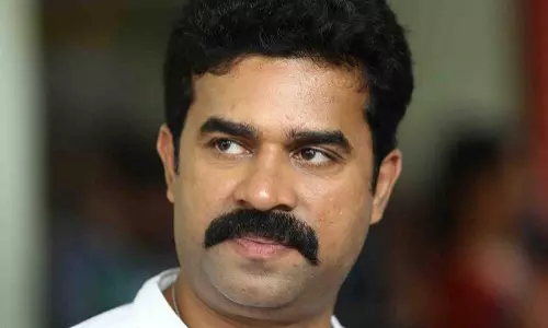 വിഡ്ഢിത്തം അല്ല ഇത് ഭ്രാന്ത്; ഹർത്താലിനെതിരെ വിജയ് ബാബു