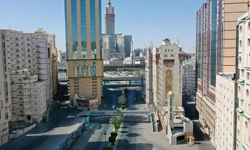 മക്കയിലെ നഗരങ്ങളില് ട്രക്കുകള്ക്ക് വിലക്ക്; ടാങ്കറുകളും നിര്മാണ വാഹനങ്ങളും പാടില്ല മക്കയിലെ നഗരങ്ങളില് ട്രക്കുകള്ക്ക് വിലക്ക്; ടാങ്കറുകളും നിര്മാണ വാഹനങ്ങളും പാടില്ല