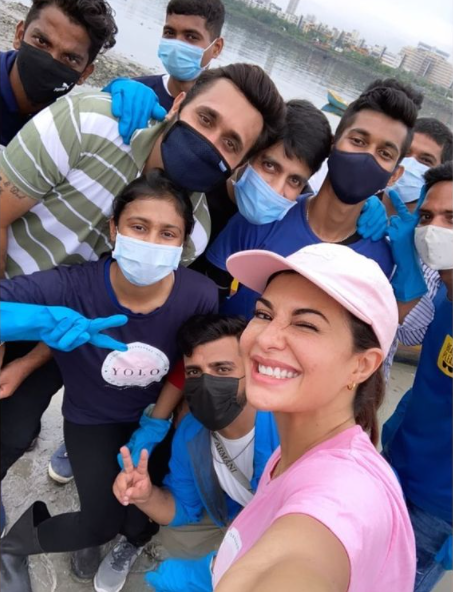 മുംബൈ ബീച്ച് വൃത്തിയാക്കി ജാക്വിലിൻ ഫെർണാണ്ടസ്