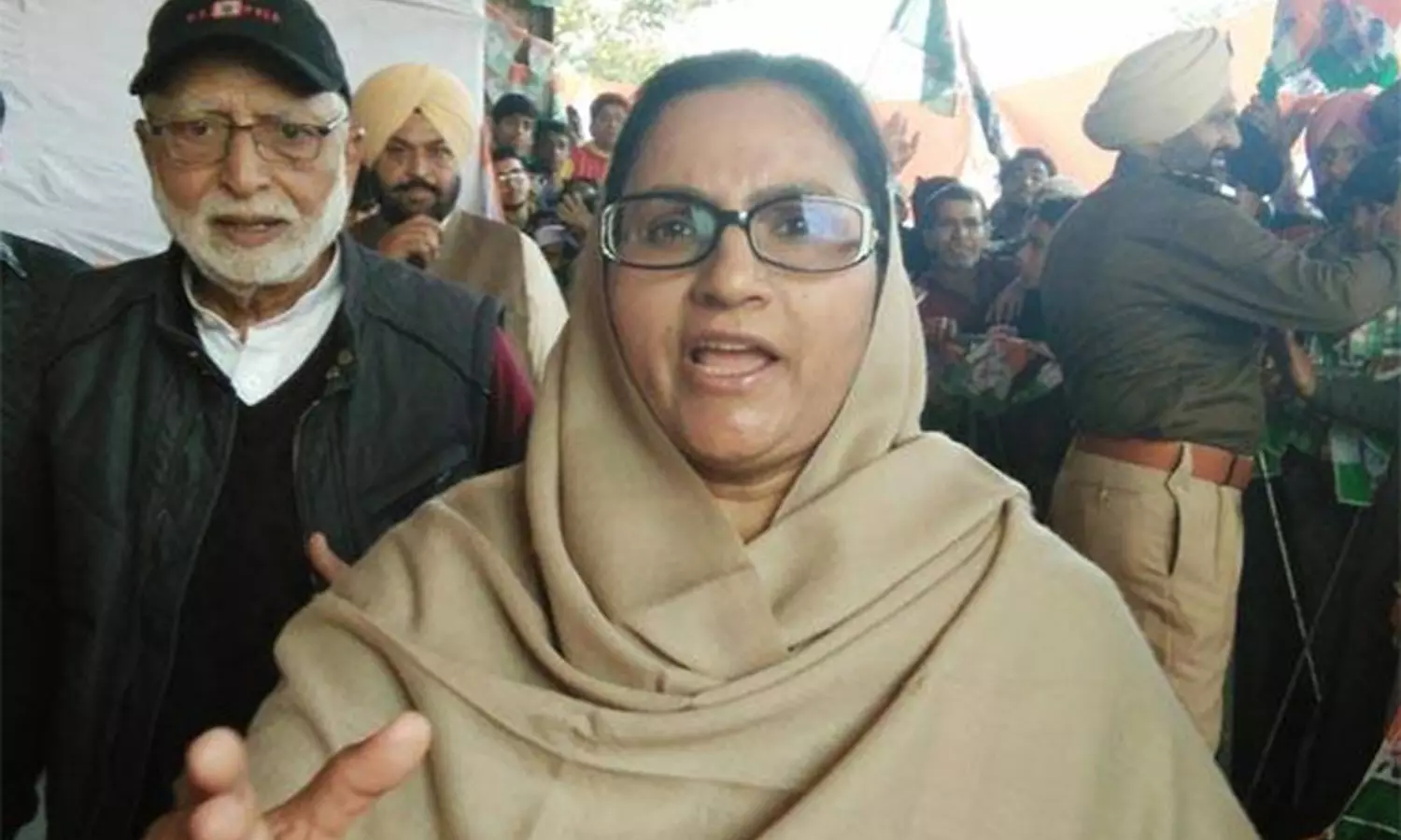 കോണ്ഗ്രസിനെ ഞെട്ടിച്ച് പഞ്ചാബില് വീണ്ടും രാജി; മന്ത്രി റസിയ സുല്ത്താന രാജിവെച്ചു കോണ്ഗ്രസിനെ ഞെട്ടിച്ച് പഞ്ചാബില് വീണ്ടും രാജി; മന്ത്രി റസിയ സുല്ത്താന രാജിവെച്ചു