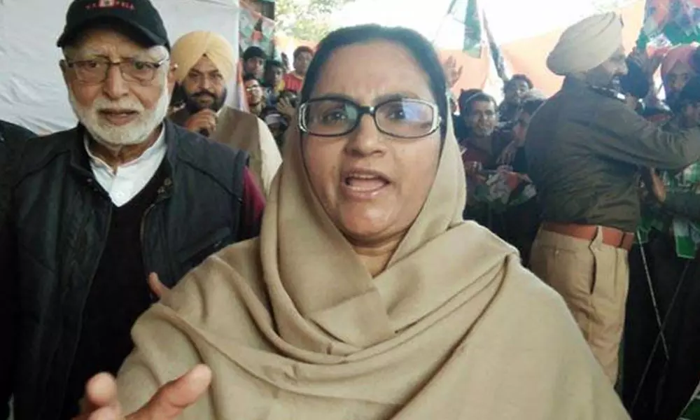 സിദ്ദുവിന് പിന്നാലെ കോൺഗ്രസിനെ പ്രതിരോധത്തിലാക്കി റസിയ സുൽത്താന; ആരാണിവർ? സിദ്ദുവിന് പിന്നാലെ കോൺഗ്രസിനെ പ്രതിരോധത്തിലാക്കി റസിയ സുൽത്താന; ആരാണിവർ?