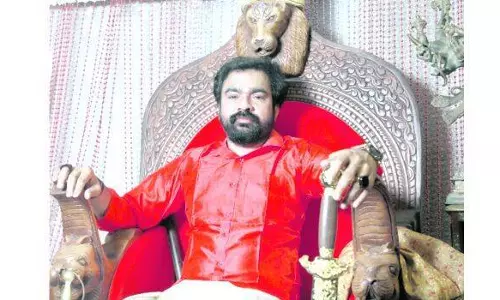 പീഡനക്കേസിലും മോന്‍സണ്‍ ഇടപെട്ടു; കേസില്‍ നിന്ന് പിന്മാറാന്‍ ഭീഷണിപ്പെടുത്തിയെന്ന് പരാതിക്കാരി