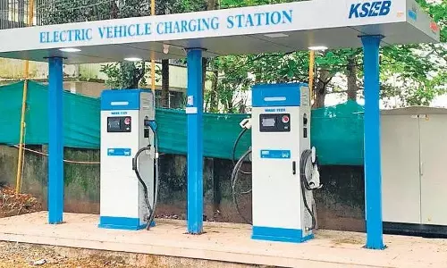 ഇലക്ട്രിക് വാഹനം വാങ്ങാന്‍ ധൈര്യമായി ഒരുങ്ങിക്കോളൂ... എല്ലാ ജില്ലകളിലും ചാർജിങ് സ്റ്റേഷൻ വരുന്നു