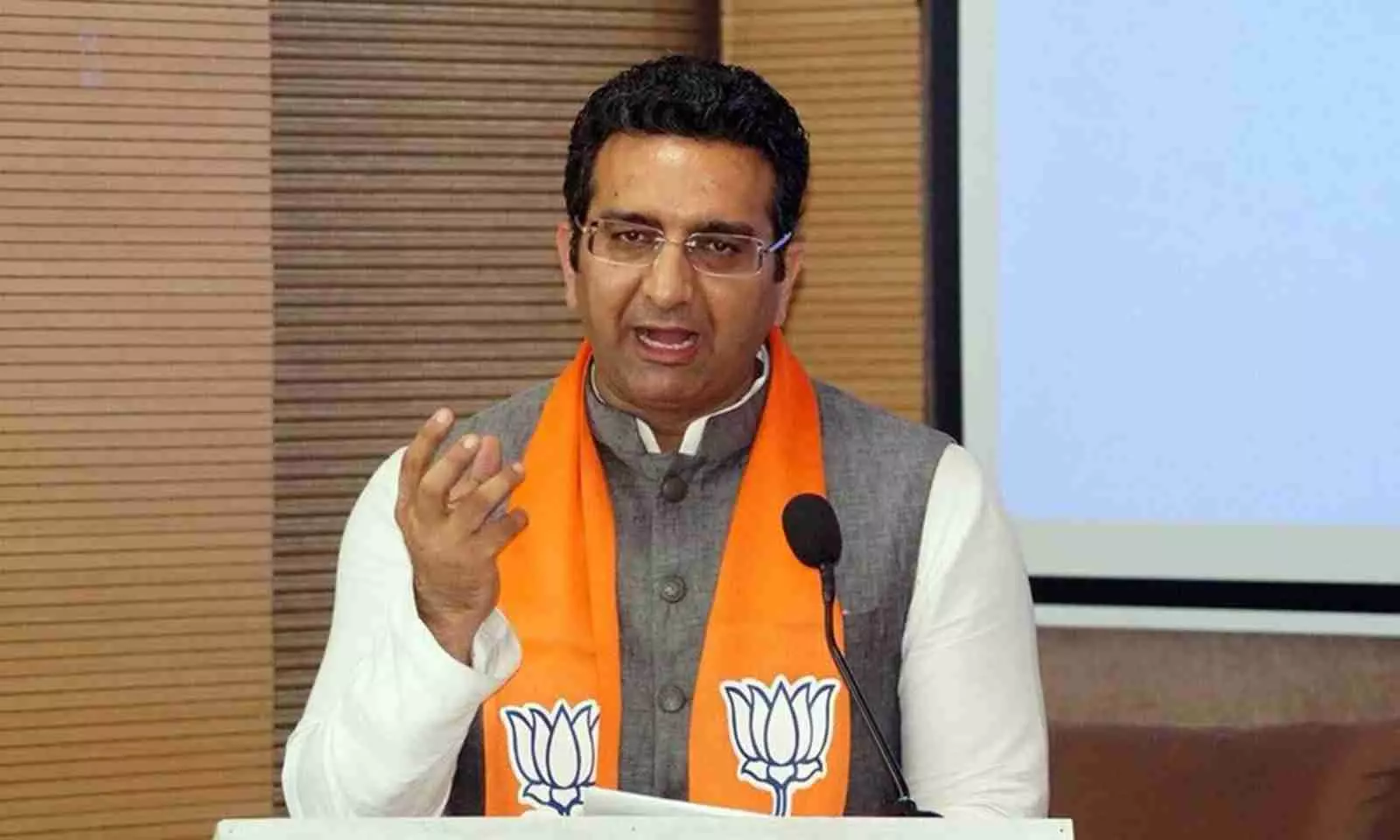 ദേശവിരുദ്ധ കോണ്ഗ്രസ് കനയ്യക്ക് പറ്റിയ ഇടം; ബി.ജെ.പി ദേശവിരുദ്ധ കോണ്ഗ്രസ് കനയ്യക്ക് പറ്റിയ ഇടം; ബി.ജെ.പി