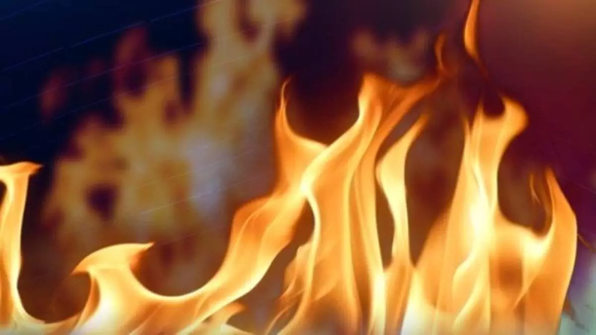 തിരുവനന്തപുരം പോത്തൻകോട്ട് യുവതിയെ തീകൊളുത്തി കൊല്ലാൻ ശ്രമം തിരുവനന്തപുരം പോത്തൻകോട്ട് യുവതിയെ തീകൊളുത്തി കൊല്ലാൻ ശ്രമം