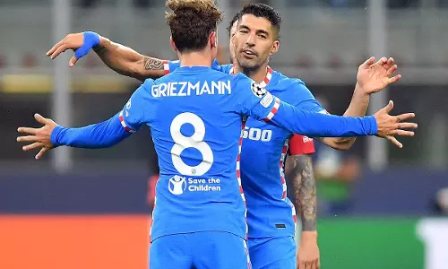 രക്ഷകരായി ഗ്രീസ്‍മാനും സുവാരസും; പത്ത് പേരായി ചുരുങ്ങിയ മിലാനെ അവസാന മിനുട്ടില്‍ കീഴടക്കി അത്‍ലറ്റിക്കോ