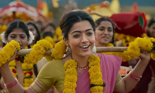 പുഷ്പയുടെ ഹൃദയം ഇവളാണ്; ശ്രീവല്ലിയായി രശ്മിക മന്ദാന