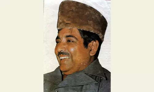 ഉൾവലിഞ്ഞ സമുദായത്തെ തട്ടിയുണർത്തി, താജ്‍മഹലും ചെങ്കോട്ടയും കുത്തബ് മിനാറും കാണിച്ചു കൊടുത്ത സി.എച്ച് അനുസ്മരണക്കുറിപ്പുമായി കെ.എസ് ഹംസ