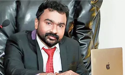 മോന്‍സന്‍റെ കൂട്ടാളി സന്തോഷും തട്ടിപ്പുവീരന്‍; പലരില്‍ നിന്നായി തട്ടിയെടുത്തത് രണ്ട് കോടിയിലധികം രൂപ