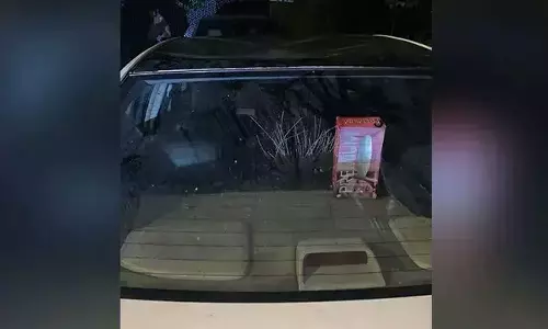 കോണ്‍ഗ്രസ് നേതൃത്വത്തെ വിമര്‍ശിച്ചതിന് പിന്നാലെ കപില്‍ സിബലിന്റെ വീടിന് മുന്നില്‍ പ്രതിഷേധം