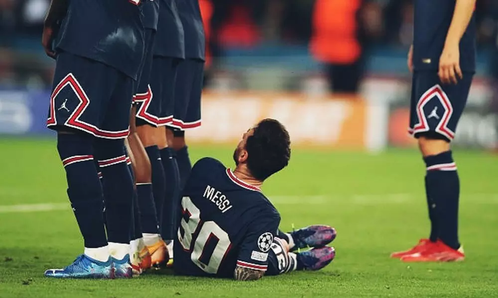 ആരാധകർ പറയുന്നു; മെസ്സീ, എന്നാ കിടപ്പാ ഇത്, ഇത്രയ്ക്ക് വിനയം വേണ്ട! ആരാധകർ പറയുന്നു; മെസ്സീ, എന്നാ കിടപ്പാ ഇത്, ഇത്രയ്ക്ക് വിനയം വേണ്ട!