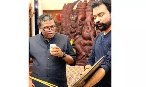 മോന്സന് വിവാദത്തിനു പിന്നാലെ ലോക്നാഥ് ബെഹ്റ അവധിയിൽ മോന്സന് വിവാദത്തിനു പിന്നാലെ ലോക്നാഥ് ബെഹ്റ അവധിയിൽ