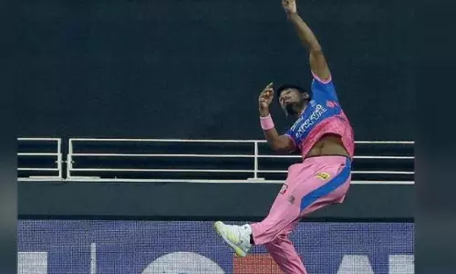 പറക്കും സേവ്; വൈറലായി മുസ്തഫിസുറിന്റെ സൂപ്പര്‍ ഫീല്‍ഡിങ്