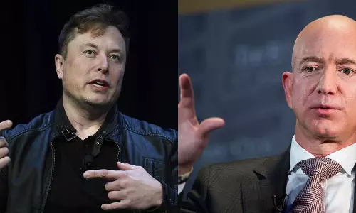 വീണ്ടും അതിസമ്പന്നന്‍; ബെസോസിന് വെള്ളി പ്രതിമ അയച്ച് പ്രതികാരം തീര്‍ക്കാന്‍ മസ്‌ക്