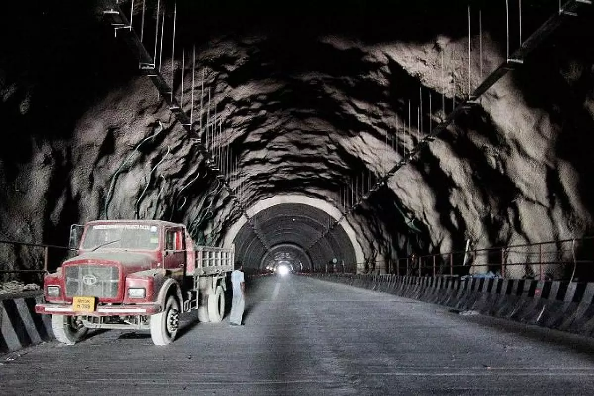 കുതിരാൻ തുരങ്കം; രണ്ടാം ടണൽ ജനുവരിക്ക് മുമ്പ് തുറക്കും