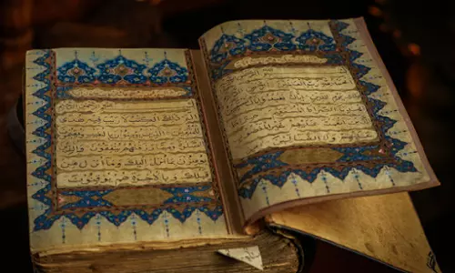 ഖുര്‍ആന്‍റെ പേരിലും മോന്‍സന്‍റെ തട്ടിപ്പ്