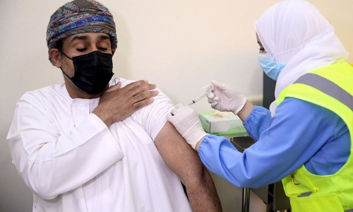 ഒമാനിൽ റെസിഡൻസ് കാർഡുകൾ പുതുക്കാൻ രണ്ട് ഡോസ് വാക്സിനേഷൻ നിർബന്ധമാക്കി