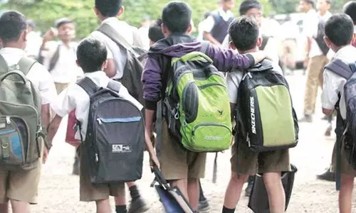 സ്കൂള്‍ തുറക്കല്‍; ആദ്യ ആഴ്ച യൂണിഫോം, ഹാജർ എന്നിവ നിർബന്ധമില്ല