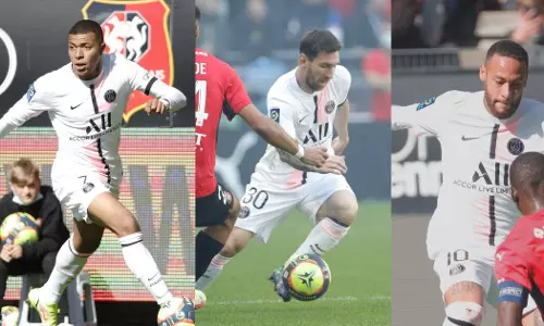 മെസിയും നെയ്മറും എംബാപ്പെയും ഇറങ്ങിയിട്ടും കാലിടറി; സീസണിലെ ആദ്യ തോല്‍വി ഏറ്റുവാങ്ങി പി.എസ്.ജി