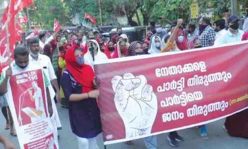 പൊന്നാനിയിലെ പരസ്യ പ്രതിഷേധം: സിദ്ദിഖിനെ തരംതാഴ്ത്തി; മലപ്പുറത്ത് സിപിഎമ്മിൽ കൂട്ട അച്ചടക്ക നടപടി