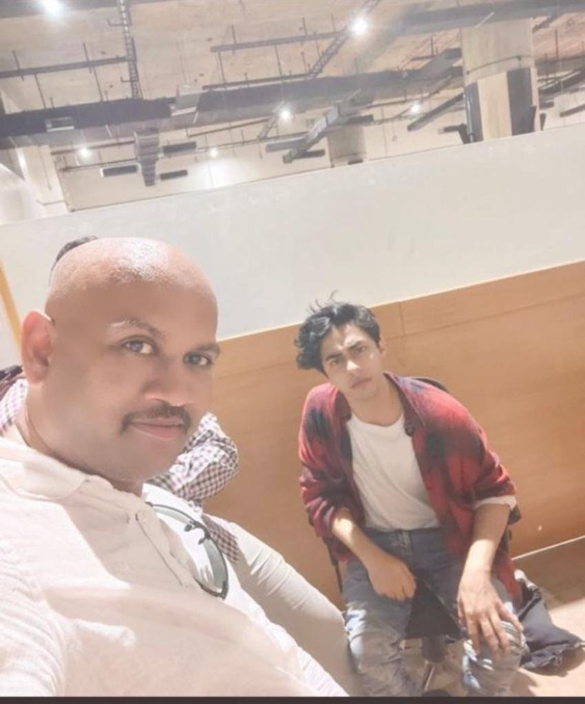 ആര്യൻ ഖാനൊപ്പം സെൽഫിയെടുത്തത് തങ്ങളുടെ ഓഫീസറല്ലെന്ന് എൻ.സി.ബി