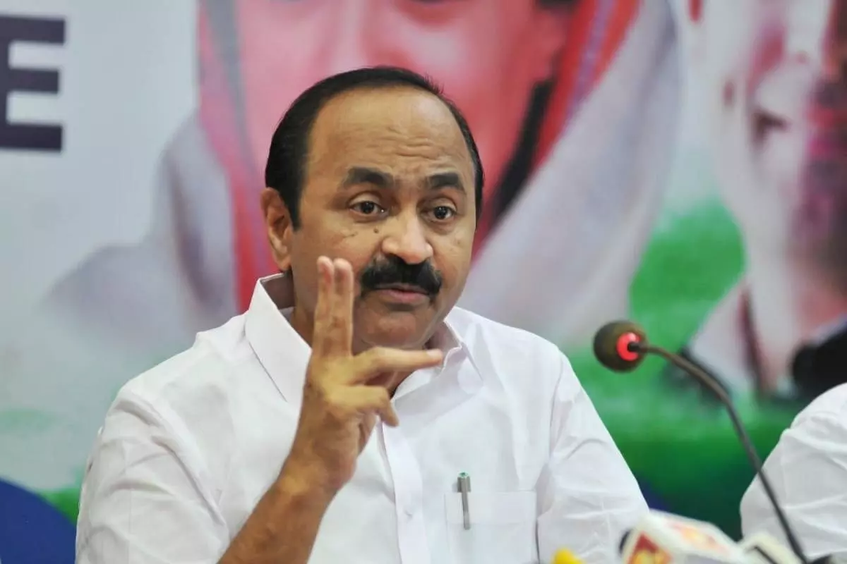 പണക്കാരുടെ മക്കള് പഠിച്ചാല് മതിയെന്ന നിലപാടാണോ സര്ക്കാരിന്? പ്ലസ് വണ് സീറ്റ് ക്ഷാമത്തില് പ്രതിപക്ഷ നേതാവ് പണക്കാരുടെ മക്കള് പഠിച്ചാല് മതിയെന്ന നിലപാടാണോ സര്ക്കാരിന്? പ്ലസ് വണ് സീറ്റ് ക്ഷാമത്തില് പ്രതിപക്ഷ നേതാവ്