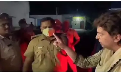 നിങ്ങളെന്നെ കയ്യേറ്റം ചെയ്യുന്നു, ഇതാണോ നിങ്ങളുടെ നിയമം? യു.പി പൊലീസിനോട് പ്രിയങ്ക ഗാന്ധി