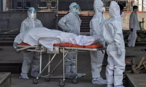 കോവിഡ് ബാധിച്ച് മരിച്ചവരുടെ കുടുംബത്തിനുള്ള നഷ്ടപരിഹാരം; കേന്ദ്രത്തിന്റെ മാർഗ നിർദേശങ്ങൾ അംഗീകരിച്ച് സുപ്രീം കോടതി കോവിഡ് ബാധിച്ച് മരിച്ചവരുടെ കുടുംബത്തിനുള്ള നഷ്ടപരിഹാരം; കേന്ദ്രത്തിന്റെ മാർഗ നിർദേശങ്ങൾ അംഗീകരിച്ച് സുപ്രീം കോടതി