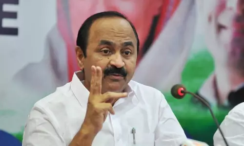 പണക്കാരുടെ മക്കള് പഠിച്ചാല് മതിയെന്ന നിലപാടാണോ സര്ക്കാരിന്? പ്ലസ് വണ് സീറ്റ് ക്ഷാമത്തില് പ്രതിപക്ഷ നേതാവ് പണക്കാരുടെ മക്കള് പഠിച്ചാല് മതിയെന്ന നിലപാടാണോ സര്ക്കാരിന്? പ്ലസ് വണ് സീറ്റ് ക്ഷാമത്തില് പ്രതിപക്ഷ നേതാവ്