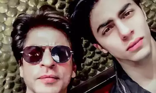 മകന് മയക്കുമരുന്ന് ഉപയോഗിക്കാം, ഇഷ്ടമുള്ളതെല്ലാം ചെയ്യാം; വൈറലായി ഷാരൂഖിന്റെ വീഡിയോ മകന് മയക്കുമരുന്ന് ഉപയോഗിക്കാം, ഇഷ്ടമുള്ളതെല്ലാം ചെയ്യാം; വൈറലായി ഷാരൂഖിന്റെ വീഡിയോ