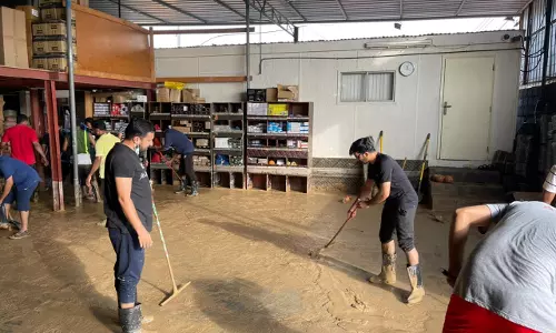 ശഹീൻ ചുഴലിക്കാറ്റിൽ ഒമാനിൽ വൻ നാശനഷ്ടം; രക്ഷാപ്രവർത്തനങ്ങളുമായി പ്രവാസികൾ ശഹീൻ ചുഴലിക്കാറ്റിൽ ഒമാനിൽ വൻ നാശനഷ്ടം; രക്ഷാപ്രവർത്തനങ്ങളുമായി പ്രവാസികൾ