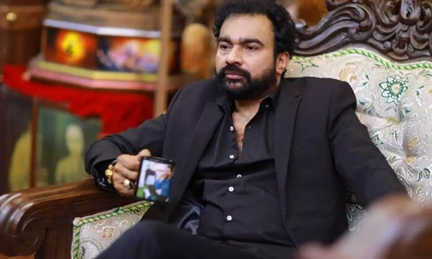 എന്തടിസ്ഥാനത്തിലാണ് പൊലീസ് സംരക്ഷണം നല്കിയതെന്ന് ഹൈക്കോടതി; മോൻസനെ കസ്റ്റഡിയിൽ വിട്ടു എന്തടിസ്ഥാനത്തിലാണ് പൊലീസ് സംരക്ഷണം നല്കിയതെന്ന് ഹൈക്കോടതി; മോൻസനെ കസ്റ്റഡിയിൽ വിട്ടു