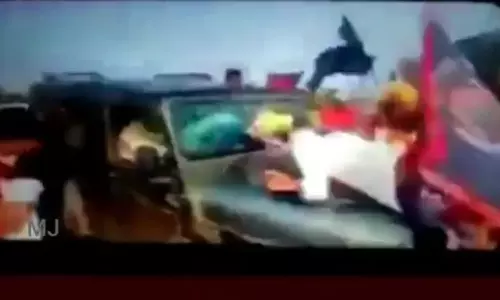 ലഖിംപൂരിൽ കര്‍ഷകര്‍ക്കിടയിലേക്ക് വാഹനമോടിച്ച് കയറ്റുന്ന ദൃശ്യങ്ങള്‍ പുറത്ത്