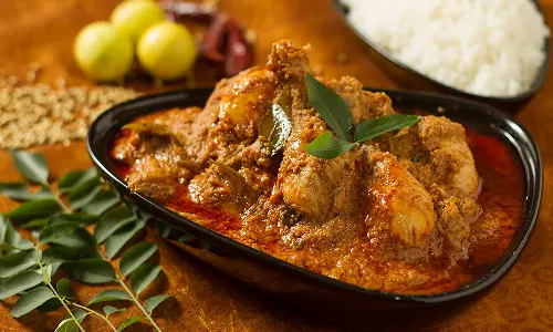 തോന്നിയപോലെ വിലകൂട്ടുന്നു; ചിക്കന്‍ വിഭവങ്ങള്‍ ബഹിഷ്‌കരിക്കേണ്ടിവരുമെന്ന് ഹോട്ടലുടമകള്‍