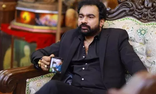 മോൻസനെതിരായ ക്രൈംബ്രാഞ്ച് അന്വേഷണം വഴിമുട്ടുന്നു; അന്വേഷണത്തിൽ കാര്യമായ പുരോഗതിയില്ല മോൻസനെതിരായ ക്രൈംബ്രാഞ്ച് അന്വേഷണം വഴിമുട്ടുന്നു; അന്വേഷണത്തിൽ കാര്യമായ പുരോഗതിയില്ല