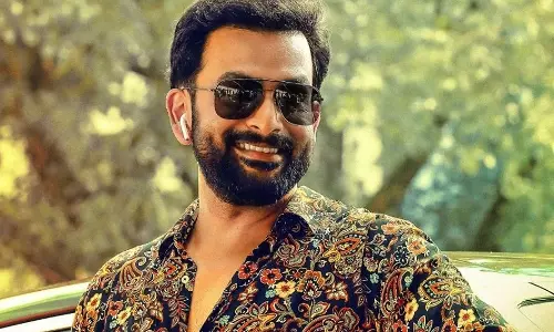 ഡ്രൈവിംഗ് ലൈസന്‍സ് ഹിന്ദി പതിപ്പ്; ബോളിവുഡില്‍ നിര്‍മാതാവായി അരങ്ങേറ്റത്തിനൊരുങ്ങി പൃഥ്വിരാജ്