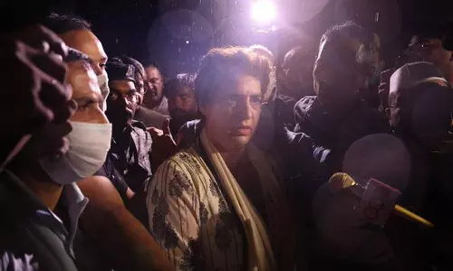 മന്ത്രി അജയ് മിശ്ര രാജിവെക്കും വരെ സമരം തുടരണമെന്ന് പ്രിയങ്ക മന്ത്രി അജയ് മിശ്ര രാജിവെക്കും വരെ സമരം തുടരണമെന്ന് പ്രിയങ്ക