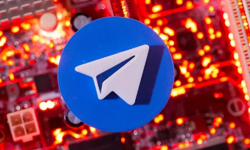 ഫേസ്ബുക്കും വാട്സാപ്പും പണിമുടക്കിയപ്പോള് ടെലഗ്രാമിലേക്ക് ചേക്കേറിയത് 70 മില്യണ് ഉപയോക്താക്കള് ഫേസ്ബുക്കും വാട്സാപ്പും പണിമുടക്കിയപ്പോള് ടെലഗ്രാമിലേക്ക് ചേക്കേറിയത് 70 മില്യണ് ഉപയോക്താക്കള്