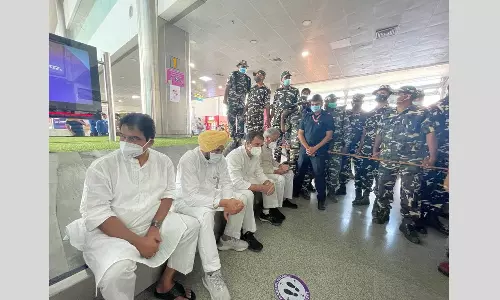 രാഹുല്‍ ഗാന്ധി ലഖിംപൂരിലേക്ക്; ലഖ്‌നൗ വിമാനത്താവളത്തില്‍ തര്‍ക്കം